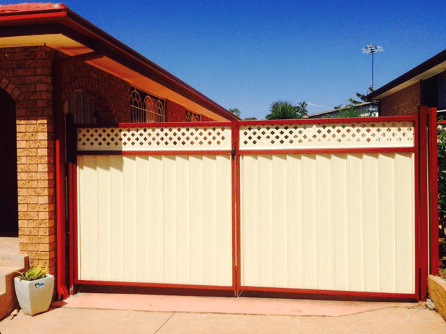 Colorbond double gate with lattice toppers