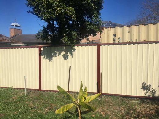 New Style / Zig Zag Colorbond fence sheet on an installed fence