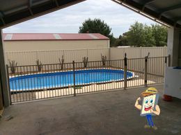 Aluminium flat top pool fencing